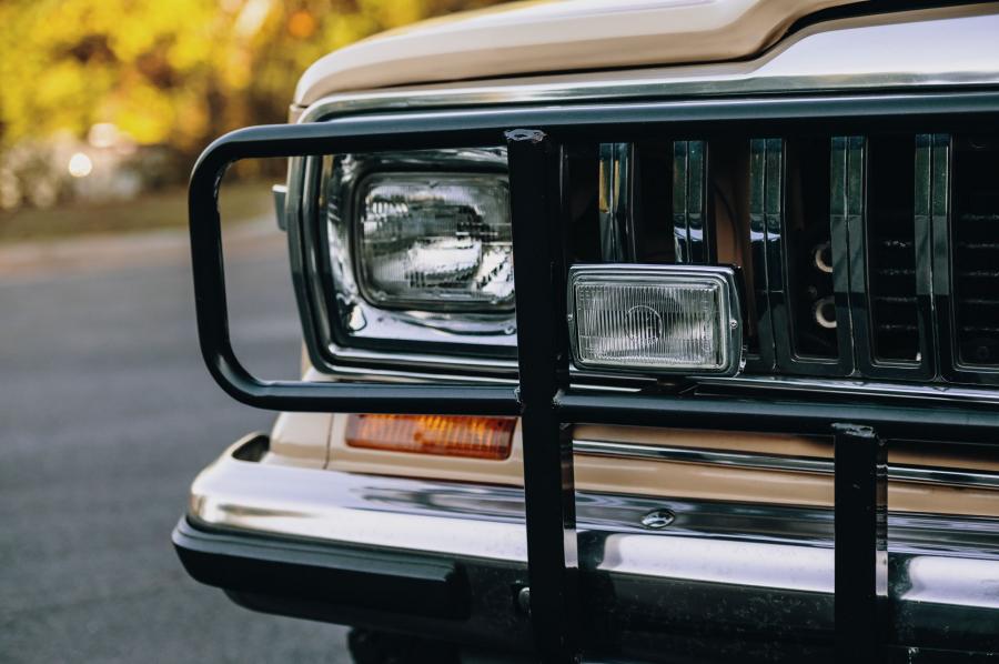 Детали экстерьера Jeep Cherokee Laredo (SJ) 1983 года  (фото 15 из 78)